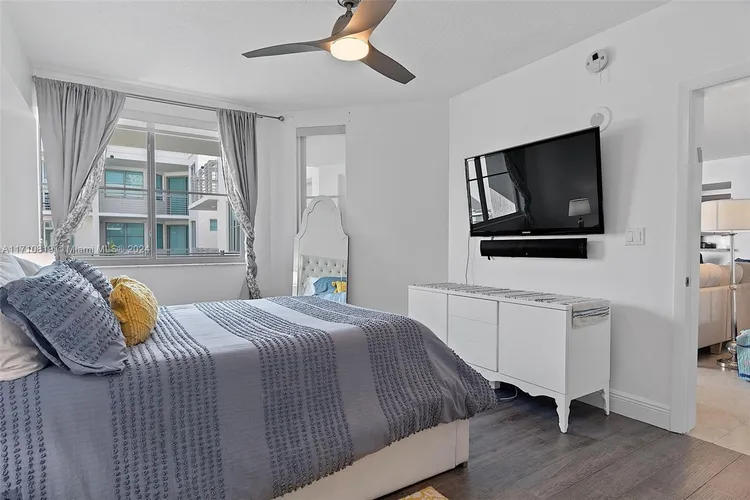 Cosmopolitan #1714 image #28