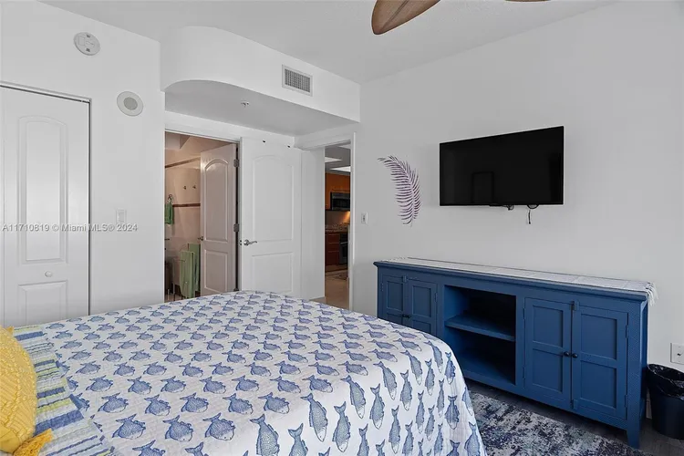 Cosmopolitan #1714 image #29