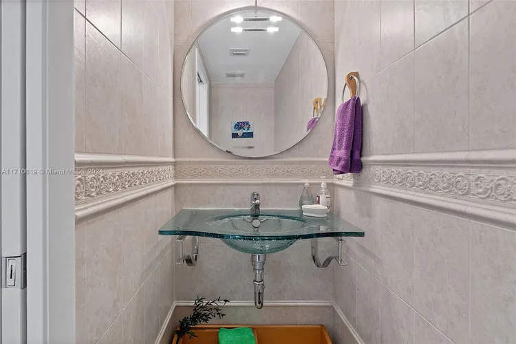 Cosmopolitan #1714 image #32