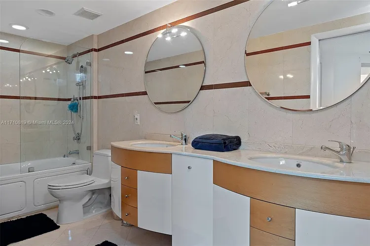 Cosmopolitan #1714 image #7