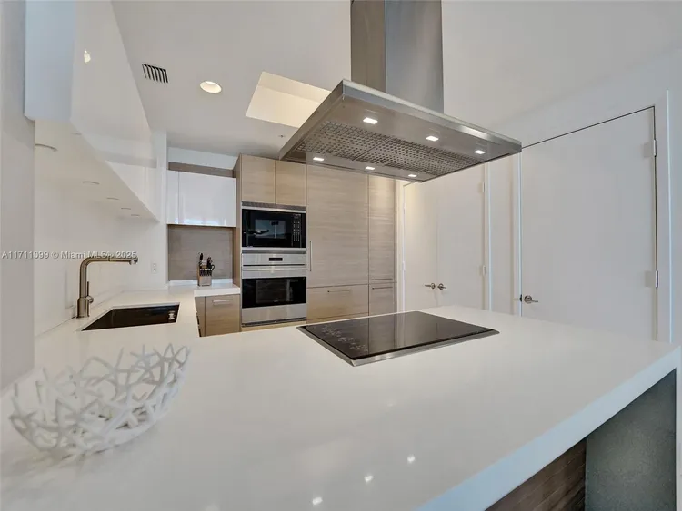 Marina Palms Yacht Club and Residences North Tower #2008 image #34