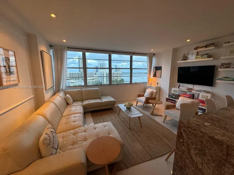 Belle Plaza #1515 image #8