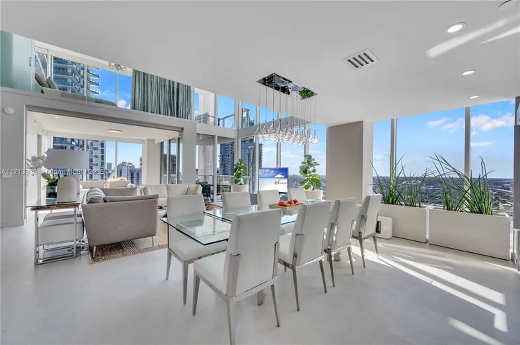 Ten Museum Park #LPH4407 image #19