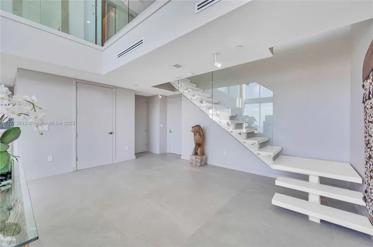 Ten Museum Park #LPH4407 image #26