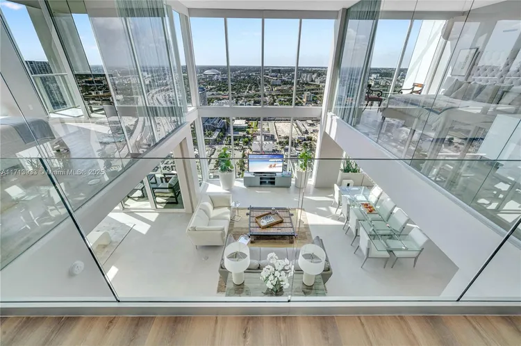 Ten Museum Park #LPH4407 image #28