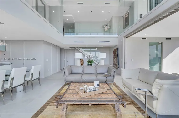 Ten Museum Park #LPH4407 image #7