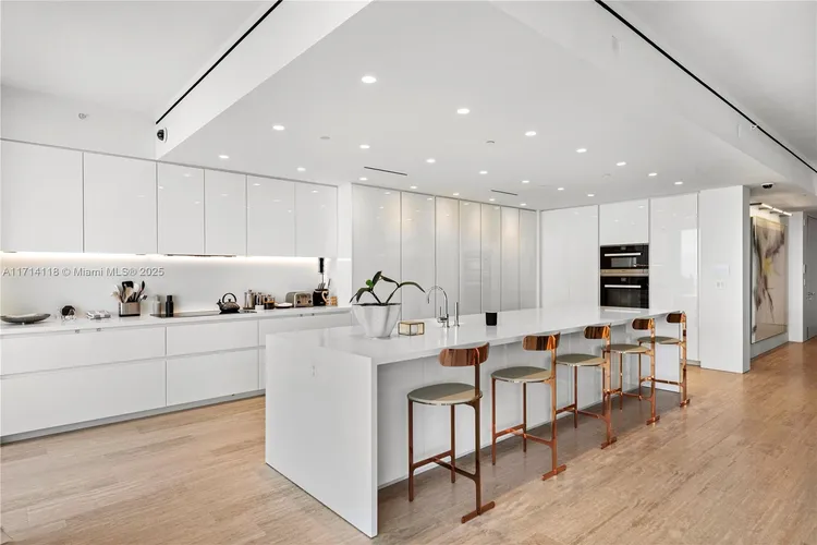 The Surf Club Four Seasons Hotel And Residences #N-1021 image #10