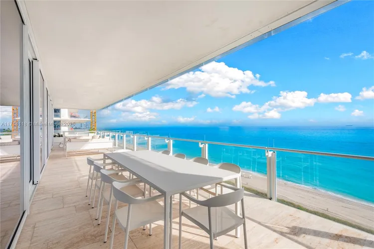 The Surf Club Four Seasons Hotel And Residences #N-1021 image #12