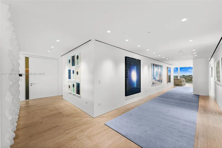 The Surf Club Four Seasons Hotel And Residences #N-1021 image #13