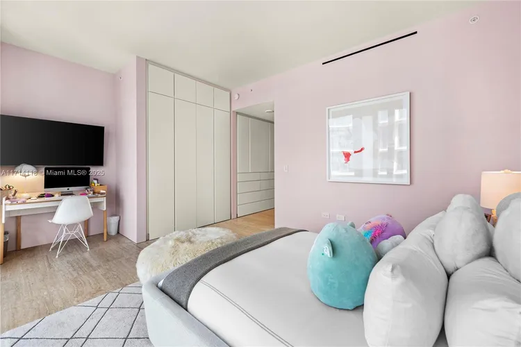 The Surf Club Four Seasons Hotel And Residences #N-1021 image #15