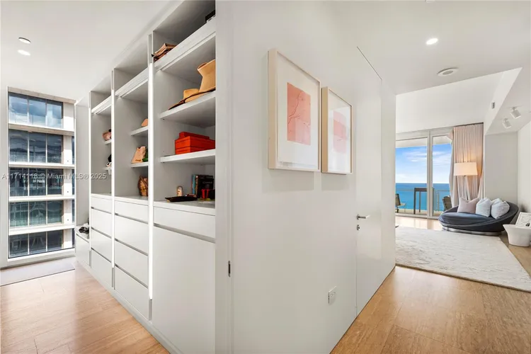 The Surf Club Four Seasons Hotel And Residences #N-1021 image #20