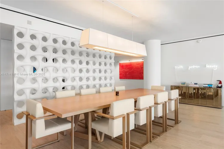 The Surf Club Four Seasons Hotel And Residences #N-1021 image #22