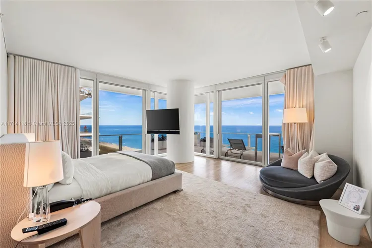 The Surf Club Four Seasons Hotel And Residences #N-1021 image #26