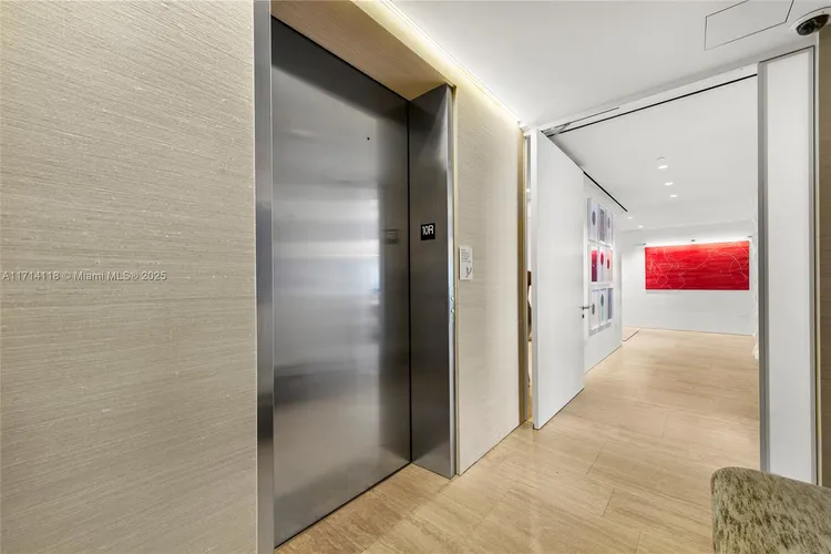 The Surf Club Four Seasons Hotel And Residences #N-1021 image #28