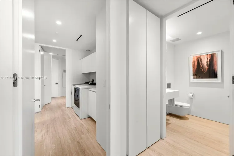 The Surf Club Four Seasons Hotel And Residences #N-1021 image #30