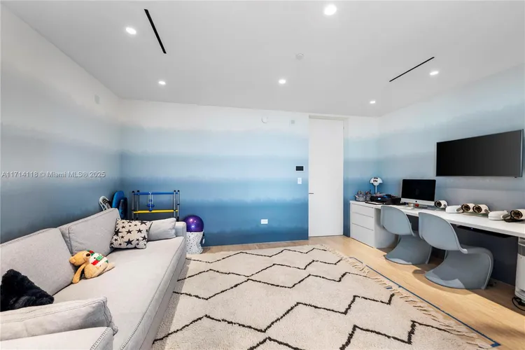 The Surf Club Four Seasons Hotel And Residences #N-1021 image #34