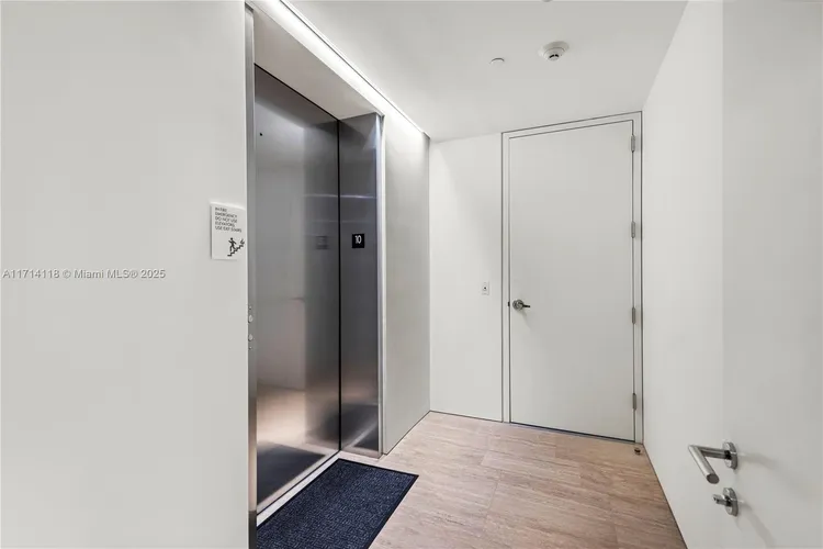 The Surf Club Four Seasons Hotel And Residences #N-1021 image #38