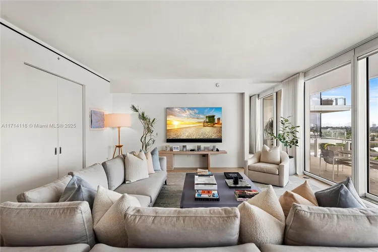 The Surf Club Four Seasons Hotel And Residences #N-1021 image #42