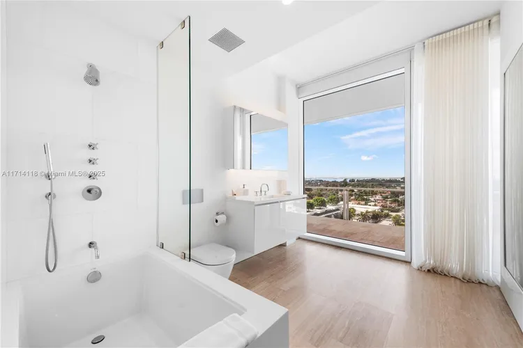 The Surf Club Four Seasons Hotel And Residences #N-1021 image #45