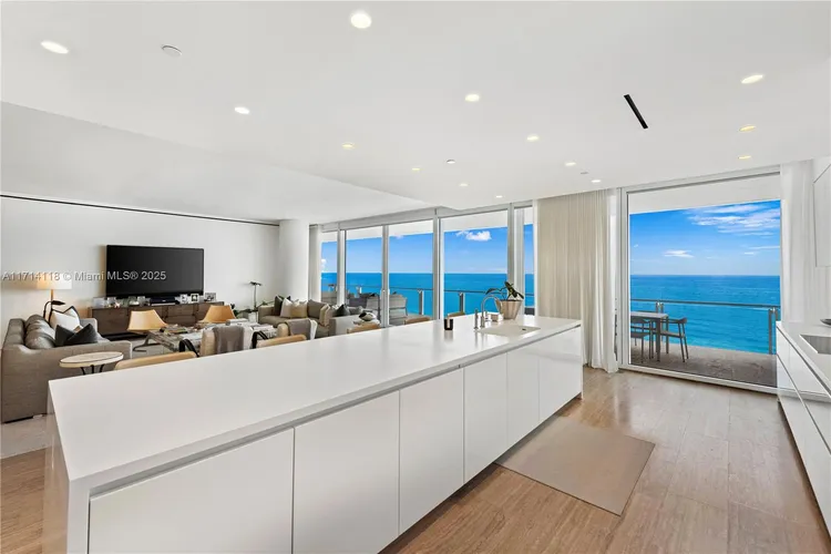 The Surf Club Four Seasons Hotel And Residences #N-1021 image #8