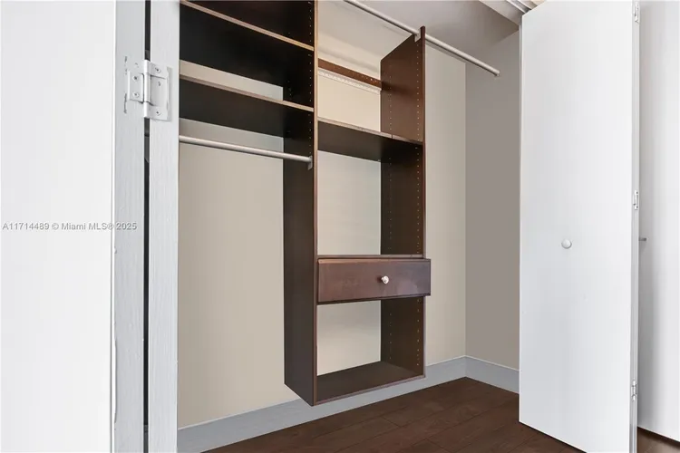 Mint #3811 image #17