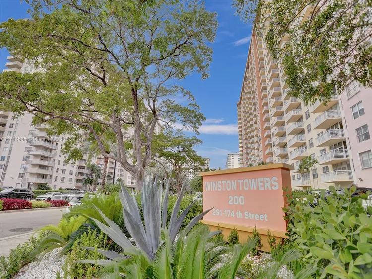 Winston Towers #2220 image #47