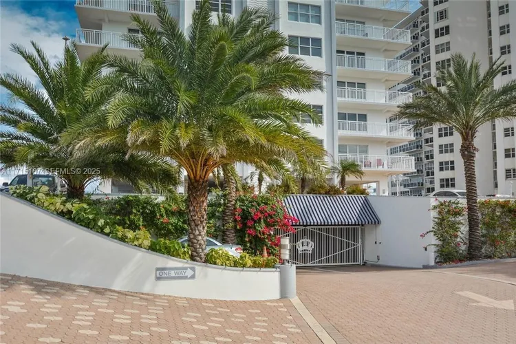 Regency Towers #1602 image #31