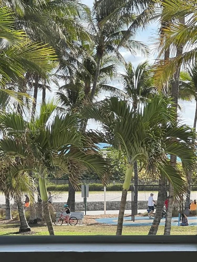 Carlyle Condo Hotel #3F image #13