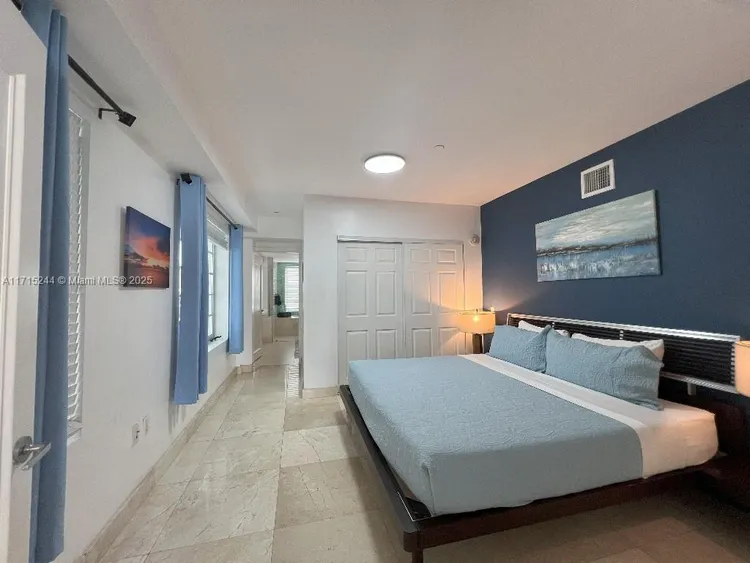 Carlyle Condo Hotel #3F image #15