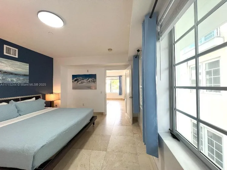 Carlyle Condo Hotel #3F image #16