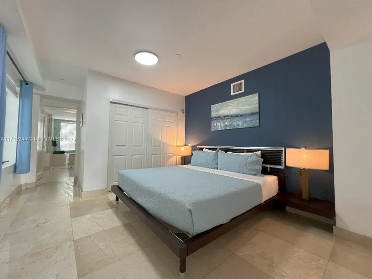 Carlyle Condo Hotel #3F image #17