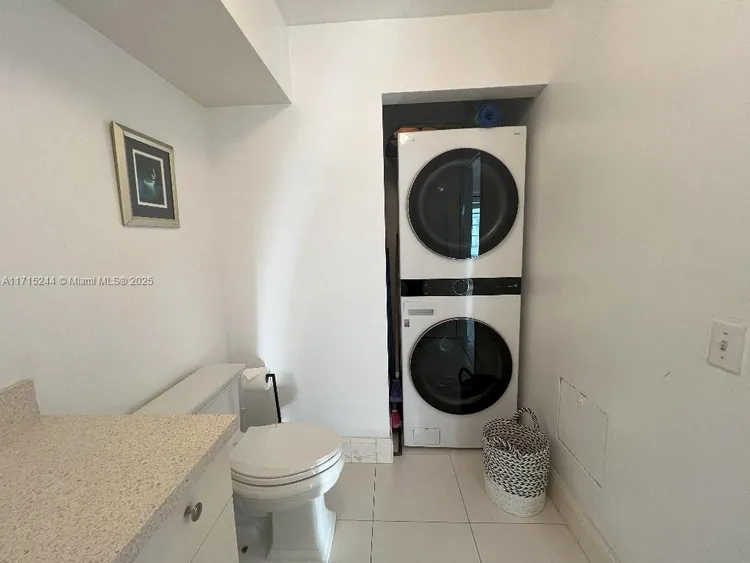 Carlyle Condo Hotel #3F image #28