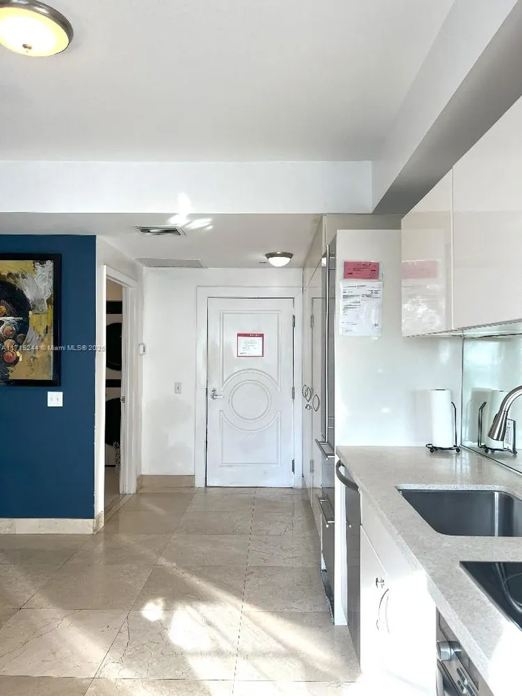 Carlyle Condo Hotel #3F image #8