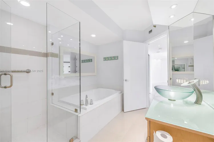 The Landmark #1004 image #27