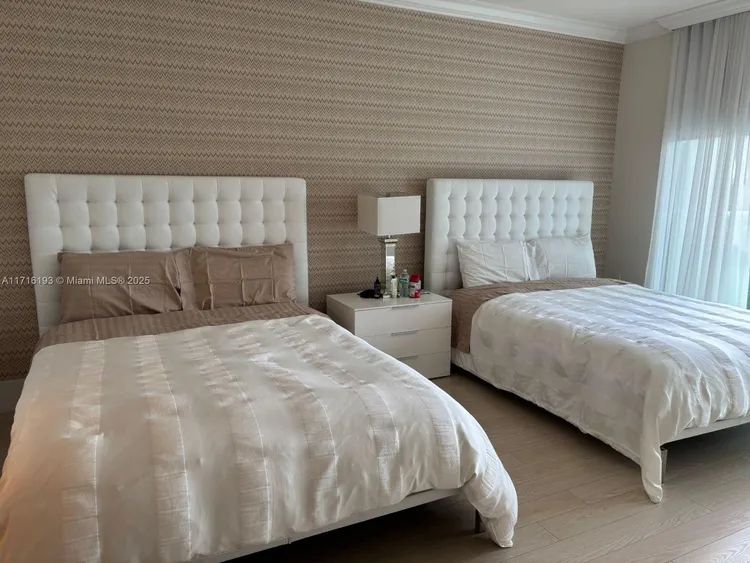 Hamptons South #409 image #12