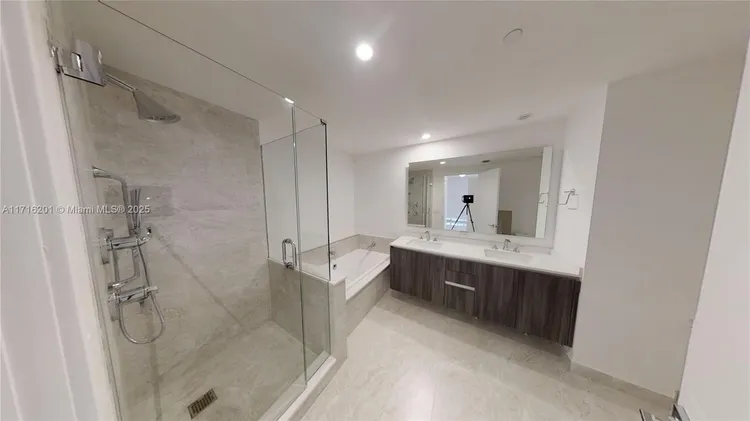 Aria on the Bay #801 image #9