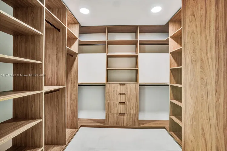 Williams Island 2000 #608 image #16