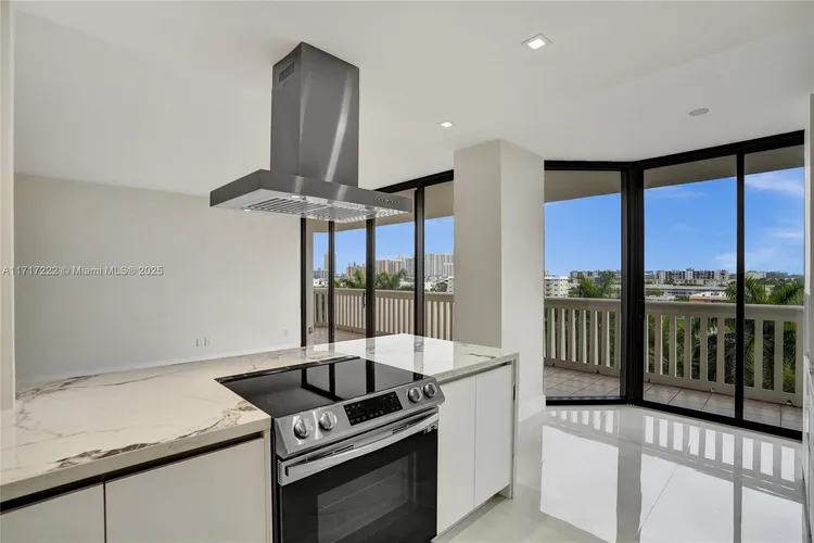 Williams Island 2000 #608 image #8