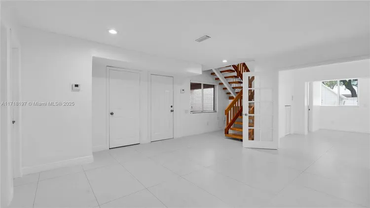 L Hermitage #58 image #11