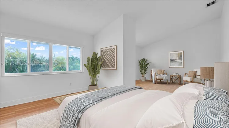 L Hermitage #58 image #12