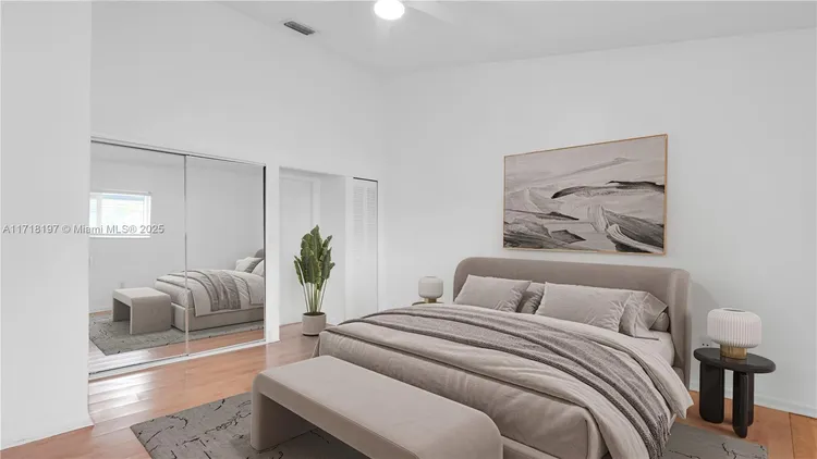 L Hermitage #58 image #15