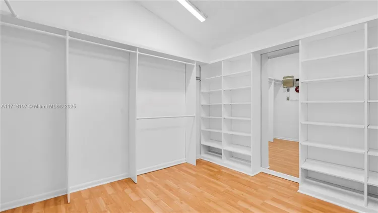 L Hermitage #58 image #17