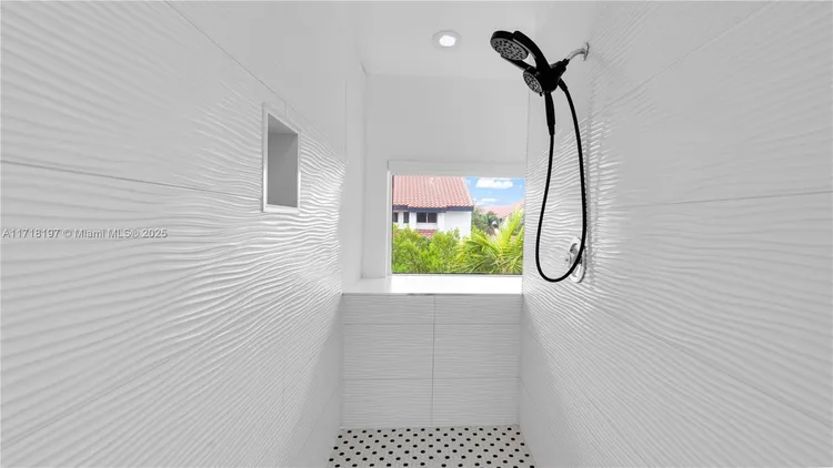 L Hermitage #58 image #20