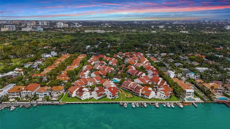 L Hermitage #58 image #28