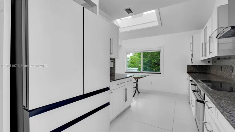 L Hermitage #58 image #7