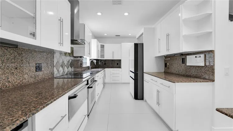 L Hermitage #58 image #8