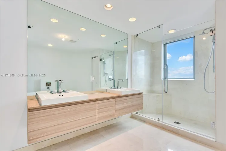 Marina Palms Yacht Club and Residences South Tower #1204 image #17