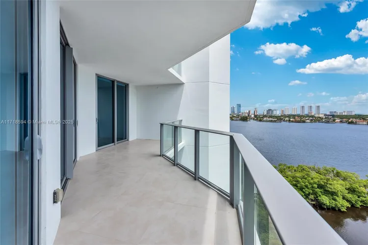 Marina Palms Yacht Club and Residences South Tower #1204 image #31