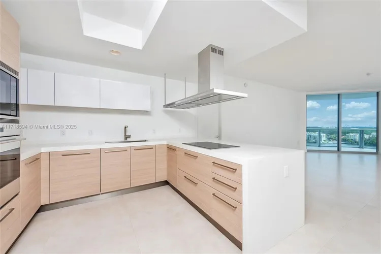 Marina Palms Yacht Club and Residences South Tower #1204 image #9