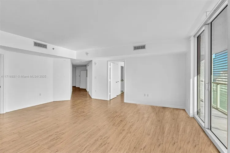 500 Brickell #2202 image #10